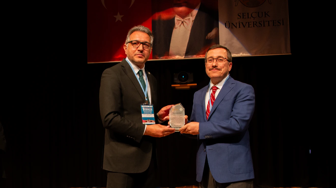 Uluslararası Doğal ve Sentetik Materyallerin Biyomedikal Uygulamaları Kongresi yapıldı